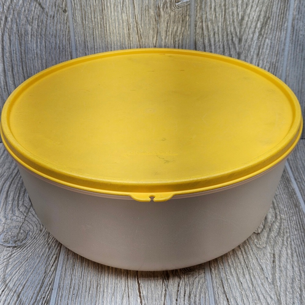 Tupperware 4 Qt Mixing Bowl 1834 Frosted White with Yellow Airtight Lid USA